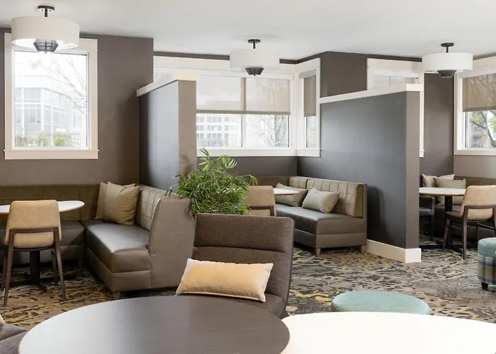 Hotel By Marriott Polaris