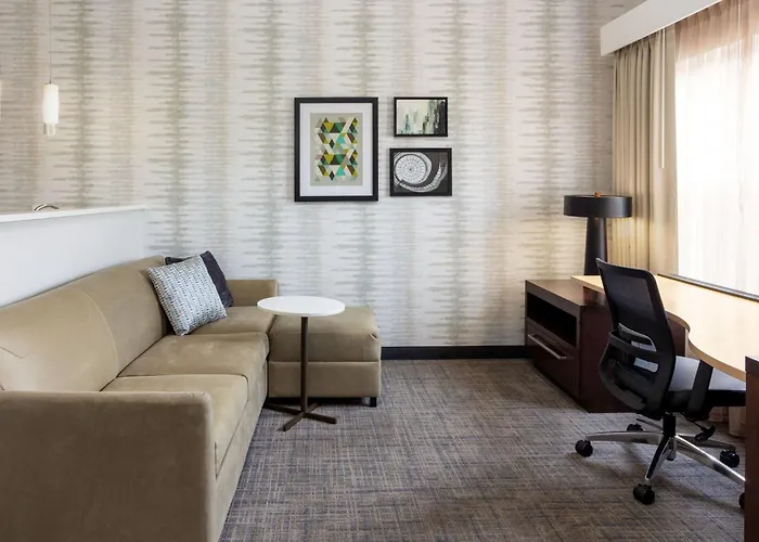 Hotel By Marriott Polaris