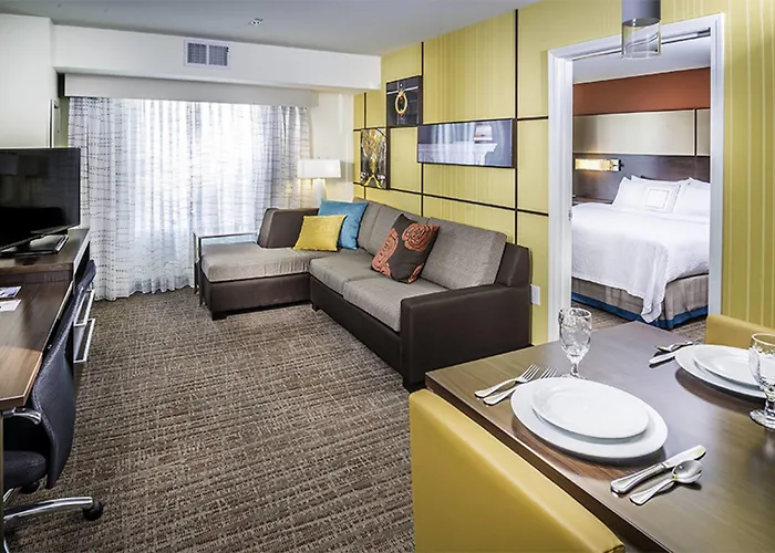 Hotel By Marriott Polaris